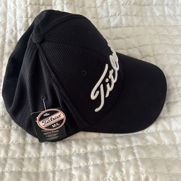 Titleist Black Baseball Performance Cap [Size Medium/ Large] - Picture 2 of 8